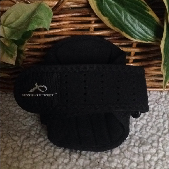 Armpocket - Picture 2 of 7